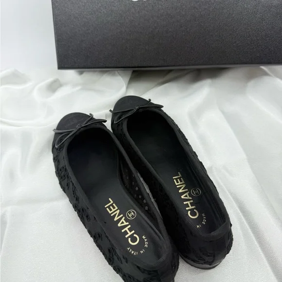 Chanel Black CC Perforated Mesh with Grosgrain Ballet Flats - 36C - Picture 4 of 12